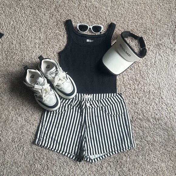 GAP 2-Piece Set: Black Tank Top XS + Stripe Shorts S - Picture 1 of 5